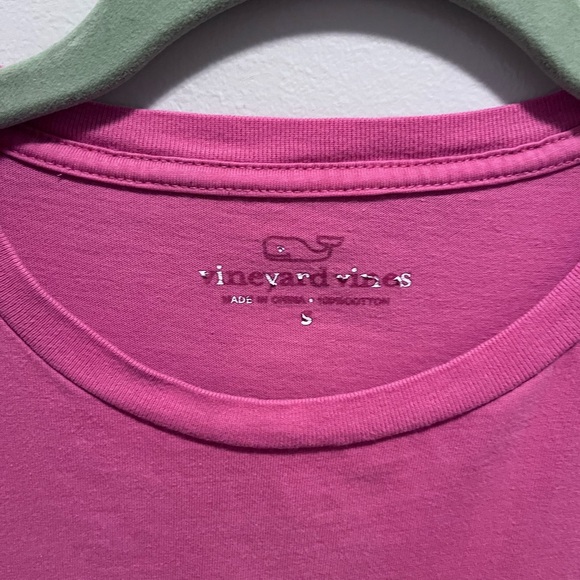 Vineyard vines Ladies Small short sleeve pocket Tee. It is a coral color. - Picture 4 of 12